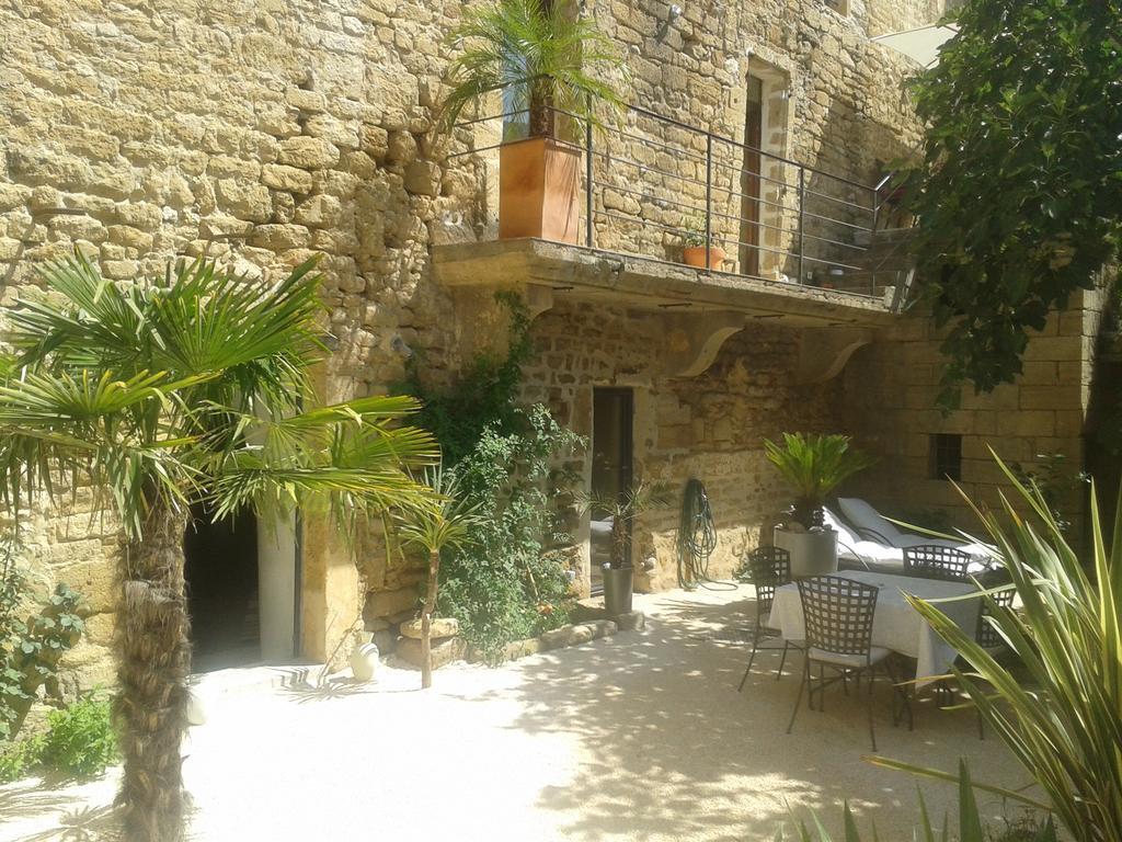Guesthouse De Cambis B&B Remoulins Zewnętrze zdjęcie