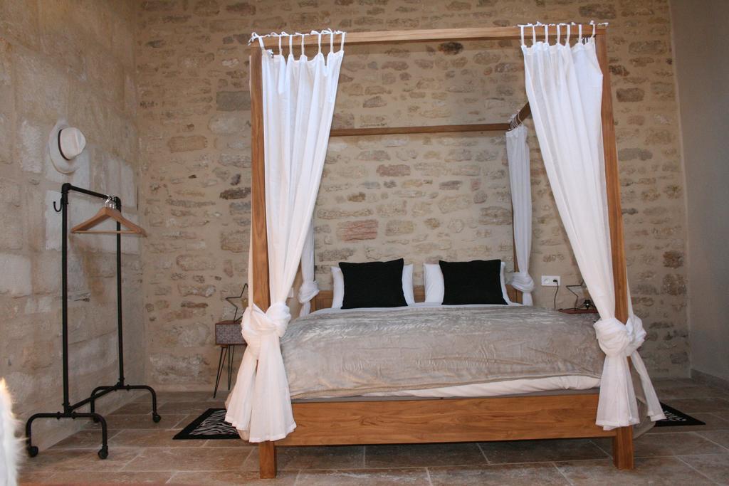 Guesthouse De Cambis B&B Remoulins Zewnętrze zdjęcie